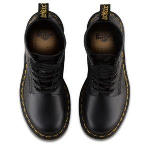 Dr. Martens 1460 Smooth Womens